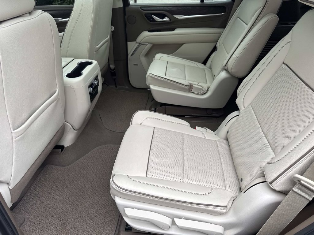 Used 2022 GMC Yukon Denali w/ Denali Premium Package AWD/4WD image 18