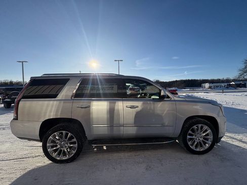 Used 2020 Cadillac Escalade Luxury image 6