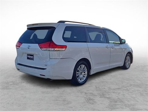 Used 2014 Toyota Sienna Limited image 4