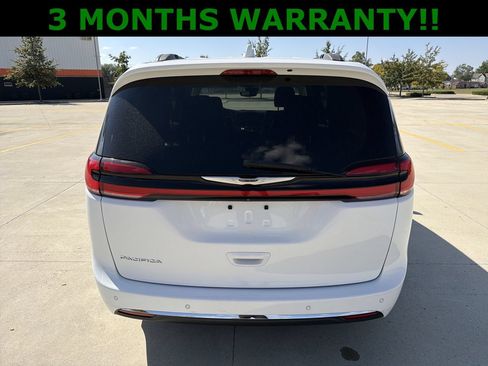 Used 2021 Chrysler Pacifica Touring-L FWD image 29