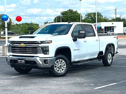 Used 2025 Chevrolet Silverado 2500 LT w/ Convenience Package AWD/4WD image 2