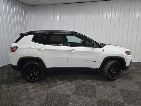 Used 2024 Jeep Compass Trailhawk AWD/4WD image 2