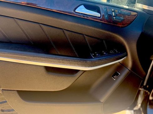 Used 2014 Mercedes-Benz GL 550 4MATIC image 26