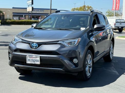 Used 2017 Toyota RAV4 Limited image 5