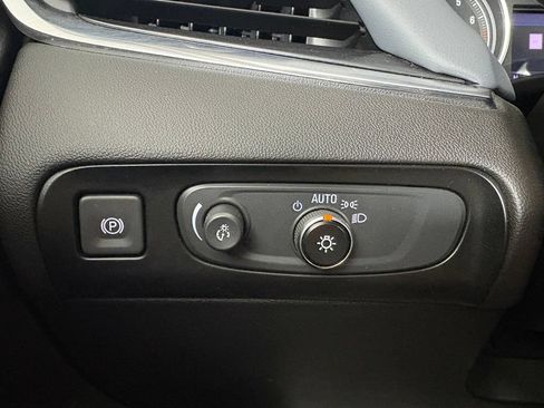 Used 2021 Buick Enclave Essence w/ Sport Touring Edition FWD image 22