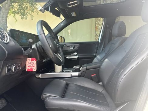 Used 2022 Mercedes-Benz GLB 250 image 2