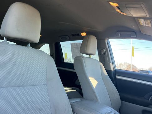 Used 2019 Toyota Highlander LE image 15
