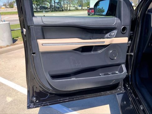 Used 2024 Ford Expedition Max Limited image 22