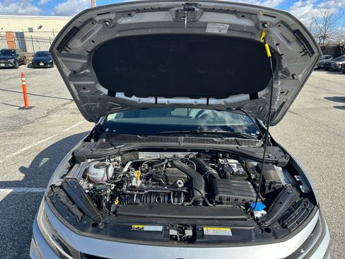 Used 2025 Volkswagen Jetta SE image 31