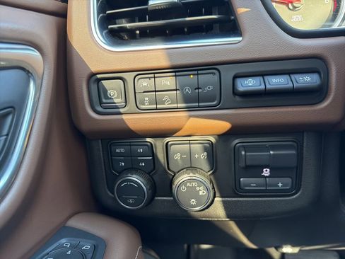 Used 2021 Chevrolet Tahoe High Country AWD/4WD image 34