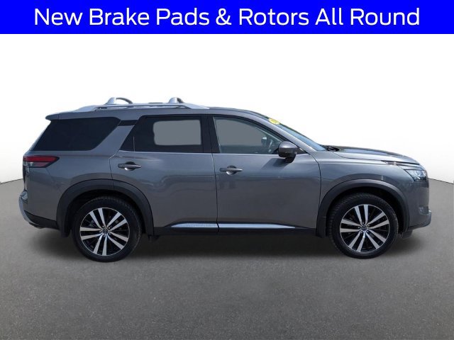 Used 2024 Nissan Pathfinder Platinum AWD/4WD image 2