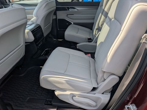 New 2026 Jeep Grand Wagoneer L Limited AWD/4WD image 29