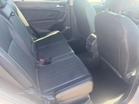 Used 2024 Volkswagen Tiguan SE image 11