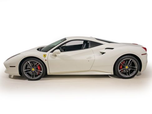 Certified 2017 Ferrari 488 GTB RWD image 3