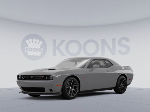 Used 2018 Dodge Challenger R/T Scat Pack w/ Dynamics Package RWD image 1