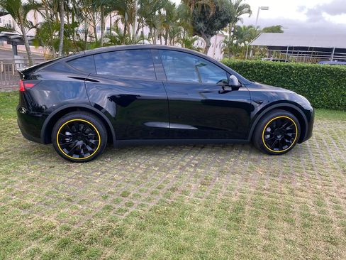 Used 2024 Tesla Model Y Long Range image 8