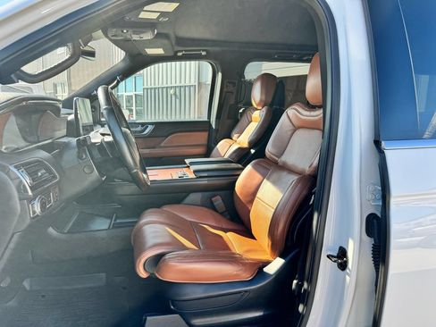 Used 2020 Lincoln Navigator L Reserve w/ Equipment Group 208A Reserve AWD/4WD image 10