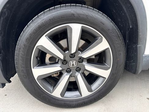 Used 2023 Honda Pilot Touring image 11