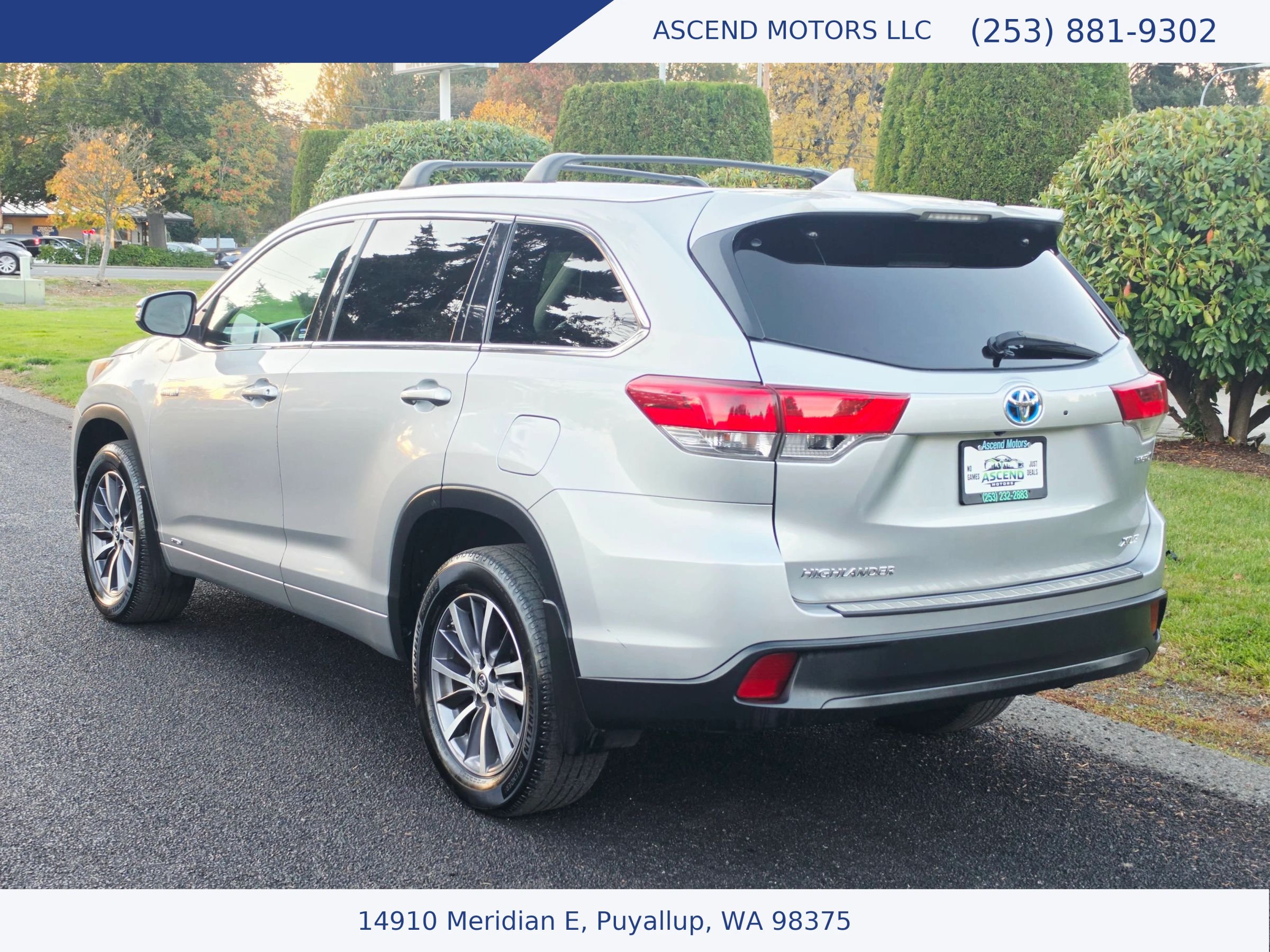 Used 2017 Toyota Highlander XLE AWD/4WD image 3