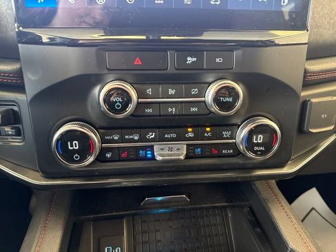 Used 2023 Ford Expedition Limited AWD/4WD image 23
