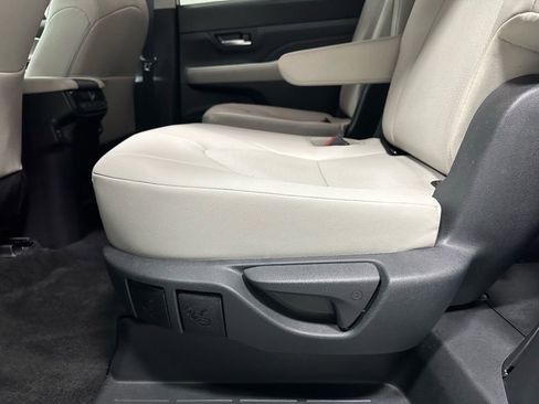 Used 2025 Toyota Grand Highlander AWD image 45