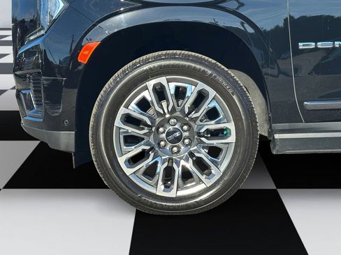 Used 2023 GMC Yukon XL Denali Ultimate AWD/4WD image 14