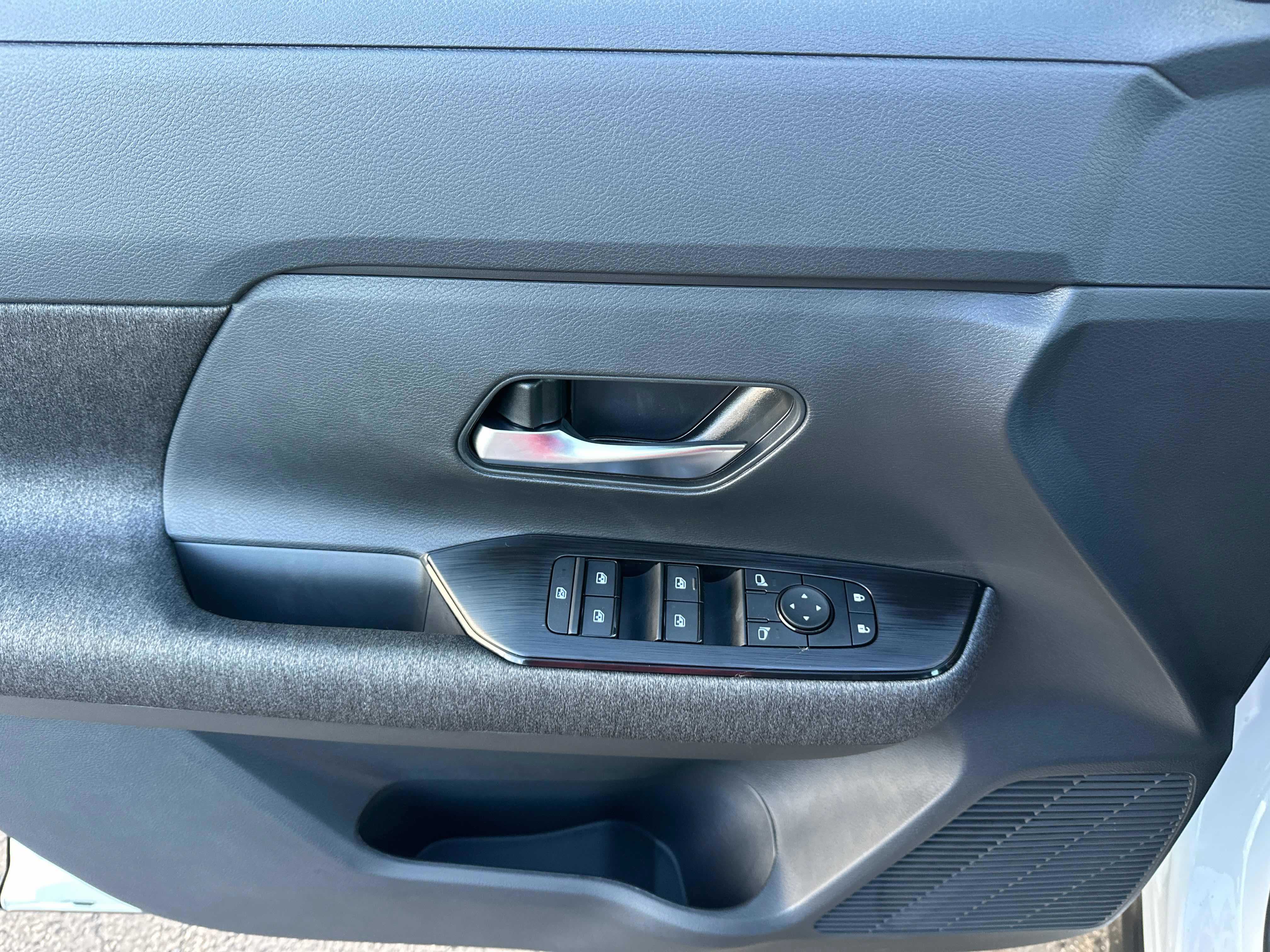 New 2027 Nissan Kicks SV AWD/4WD image 18