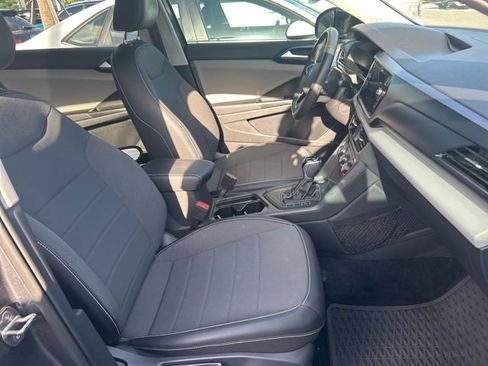 Used 2022 Volkswagen Taos SE w/ Panoramic Sunroof Package FWD image 22