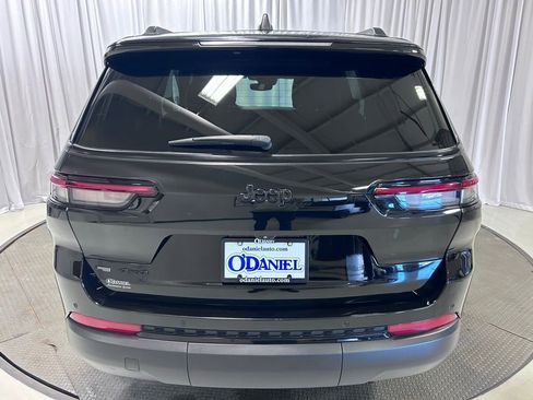 Used 2023 Jeep Grand Cherokee L Laredo image 29