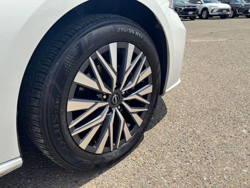 Used 2025 Nissan Altima 2.5 SV FWD image 31