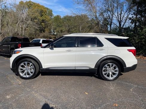 Used 2022 Ford Explorer Platinum w/ Equipment Group 601A image 2