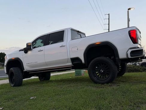 Used 2024 GMC Sierra 2500 Denali Ultimate image 5