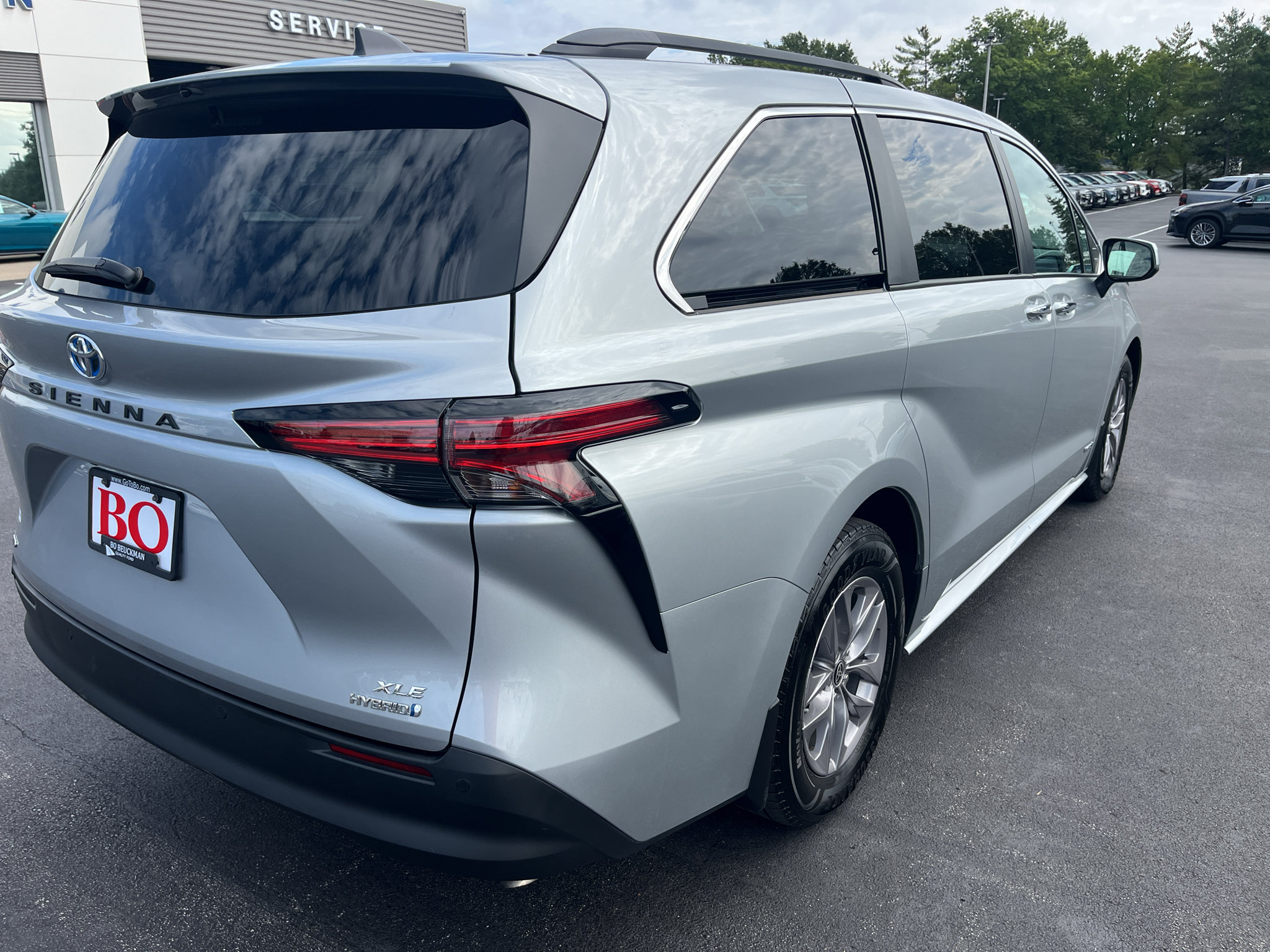 Used 2021 Toyota Sienna XLE w/ XLE Plus Package AWD/4WD image 8