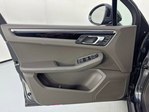 Used 2023 Porsche Macan image 42