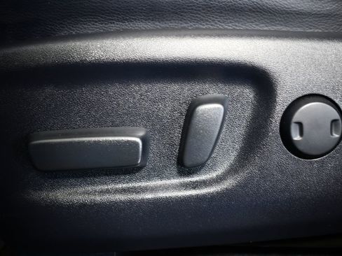 Used 2018 Toyota RAV4 Limited image 40