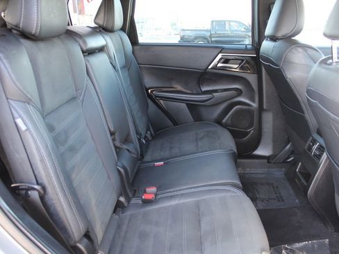 Used 2022 Mitsubishi Outlander SE image 23