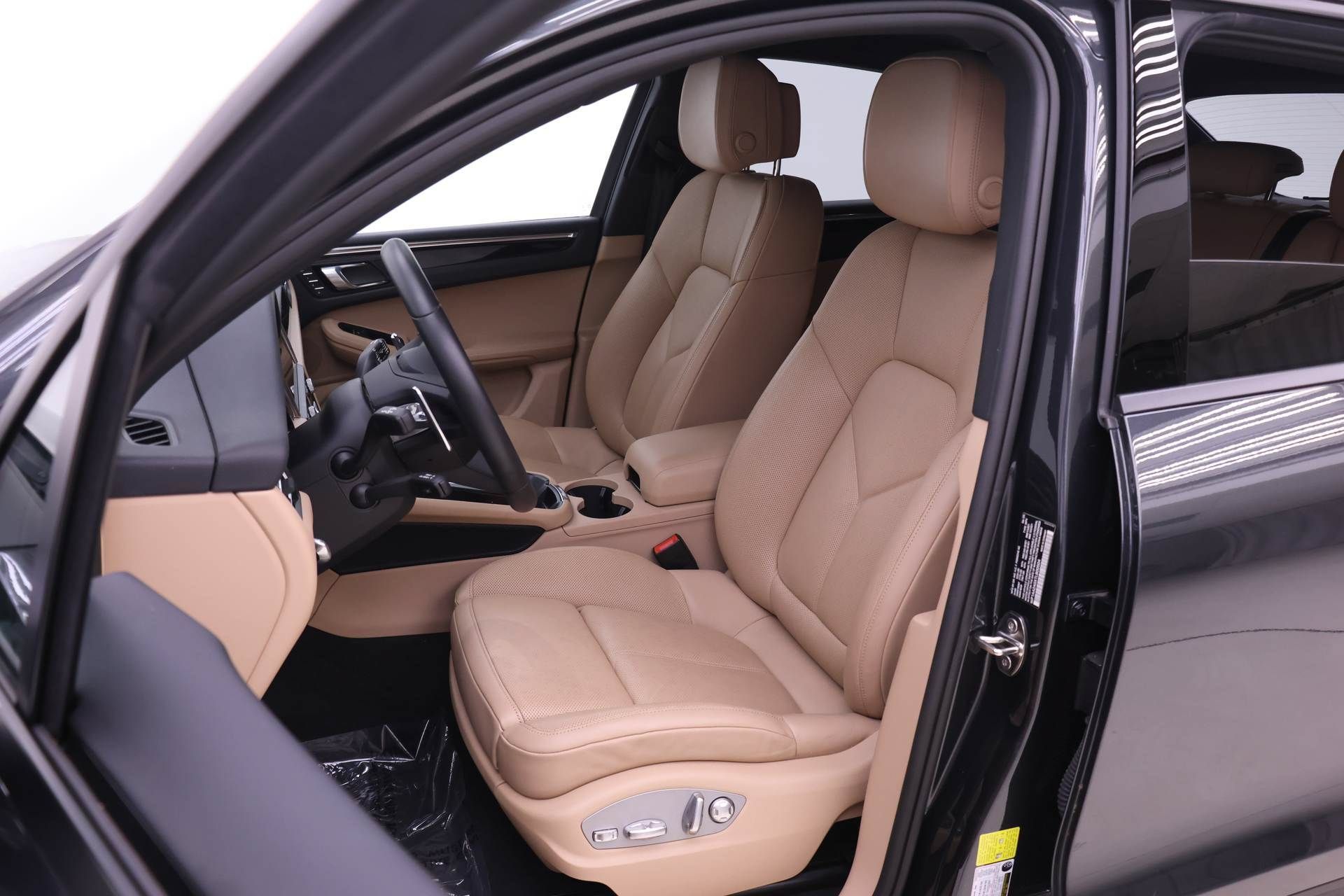Used 2026 Porsche Macan AWD/4WD image 5