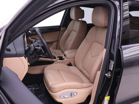 Used 2026 Porsche Macan AWD/4WD image 5