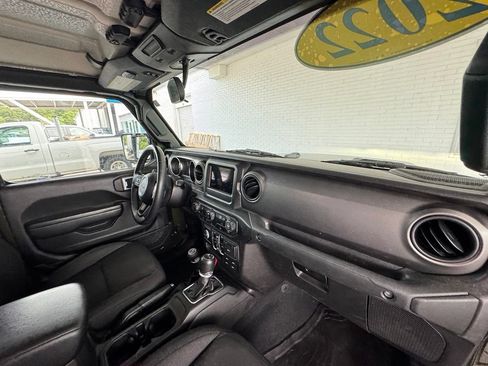 Used 2022 Jeep Gladiator Sport AWD/4WD image 17