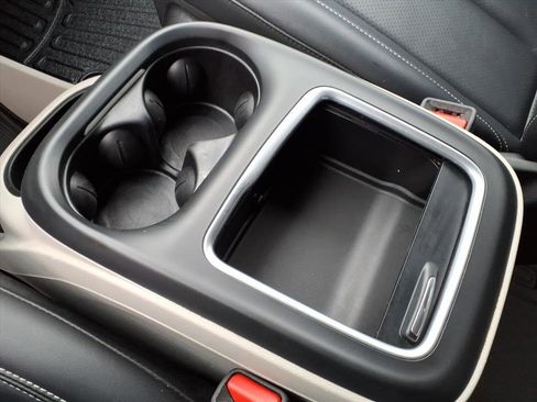 Used 2024 Chrysler Pacifica Touring-L image 14