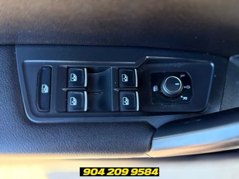 Used 2021 Volkswagen Tiguan SE FWD image 19