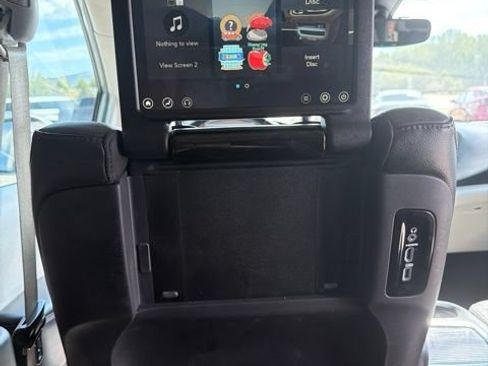 Used 2017 Chrysler Pacifica Touring-L Plus FWD image 13