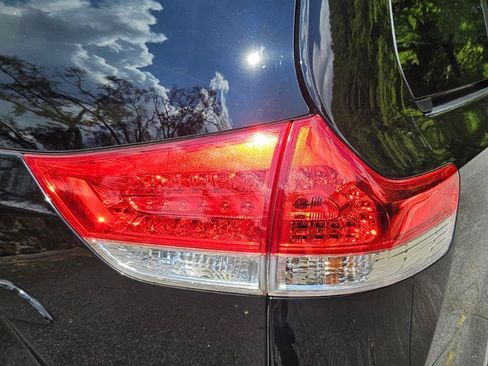 Used 2014 Toyota Sienna XLE FWD image 29