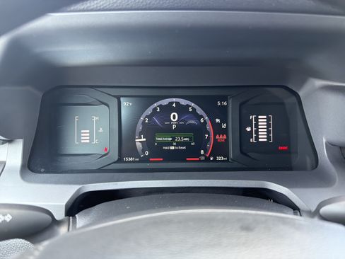 Certified 2025 Toyota Tacoma SR5 AWD/4WD image 11
