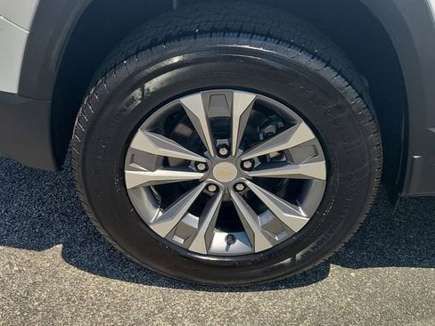 Used 2026 Chevrolet Equinox LT w/ Convenience Package II FWD image 6