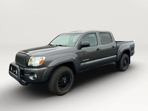 Used 2011 Toyota Tacoma 4x4 Double Cab image 2