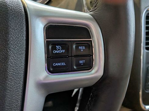 Used 2015 Chrysler Town & Country Touring image 23