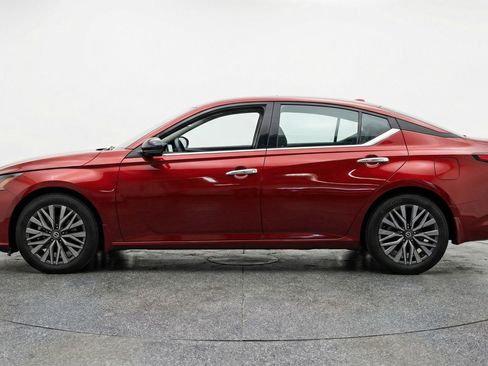 Used 2025 Nissan Altima 2.5 SV FWD image 5
