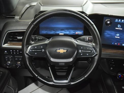 Used 2025 Chevrolet Tahoe Premier AWD/4WD image 36