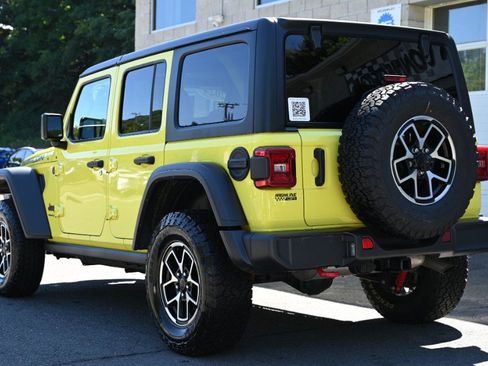 Used 2024 Jeep Wrangler Unlimited Rubicon AWD/4WD image 4